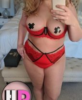 Curvy MILF in Northampton – Pearl, 44